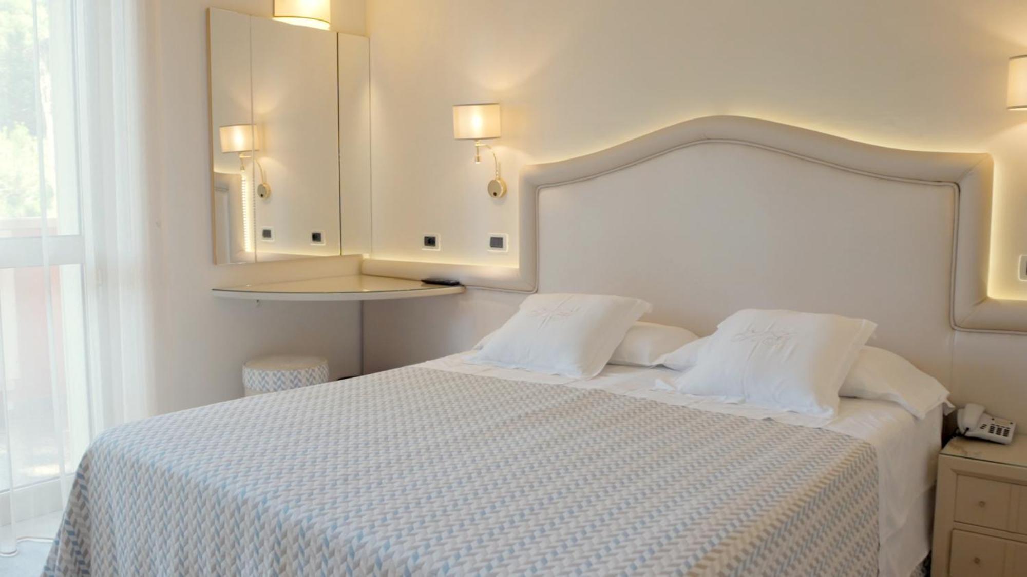 Connecting Room with Side Sea View