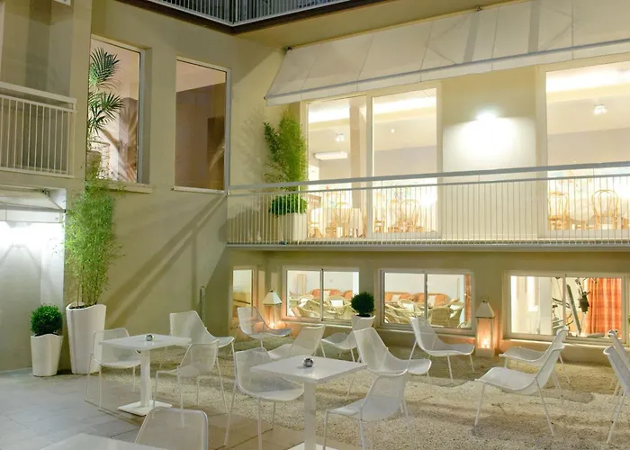 HOTEL TRIONFAL - Fronte Mare - Vicinissimi al Centro
